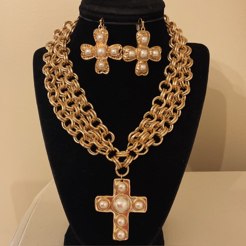#176 Goldtone & Pearl Necklace & Earrings Set